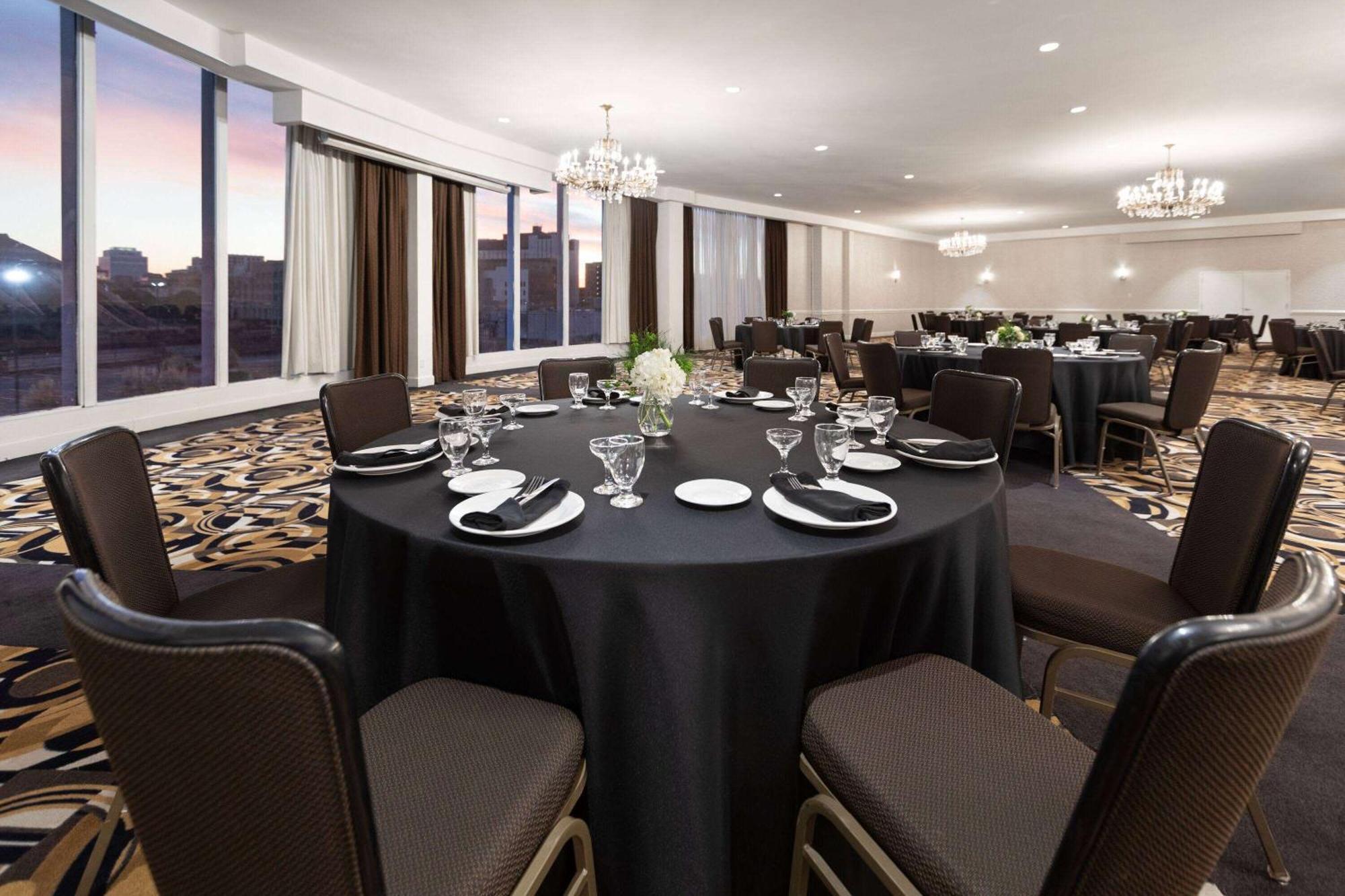 Wyndham Garden Norfolk Downtown Hotel Ngoại thất bức ảnh