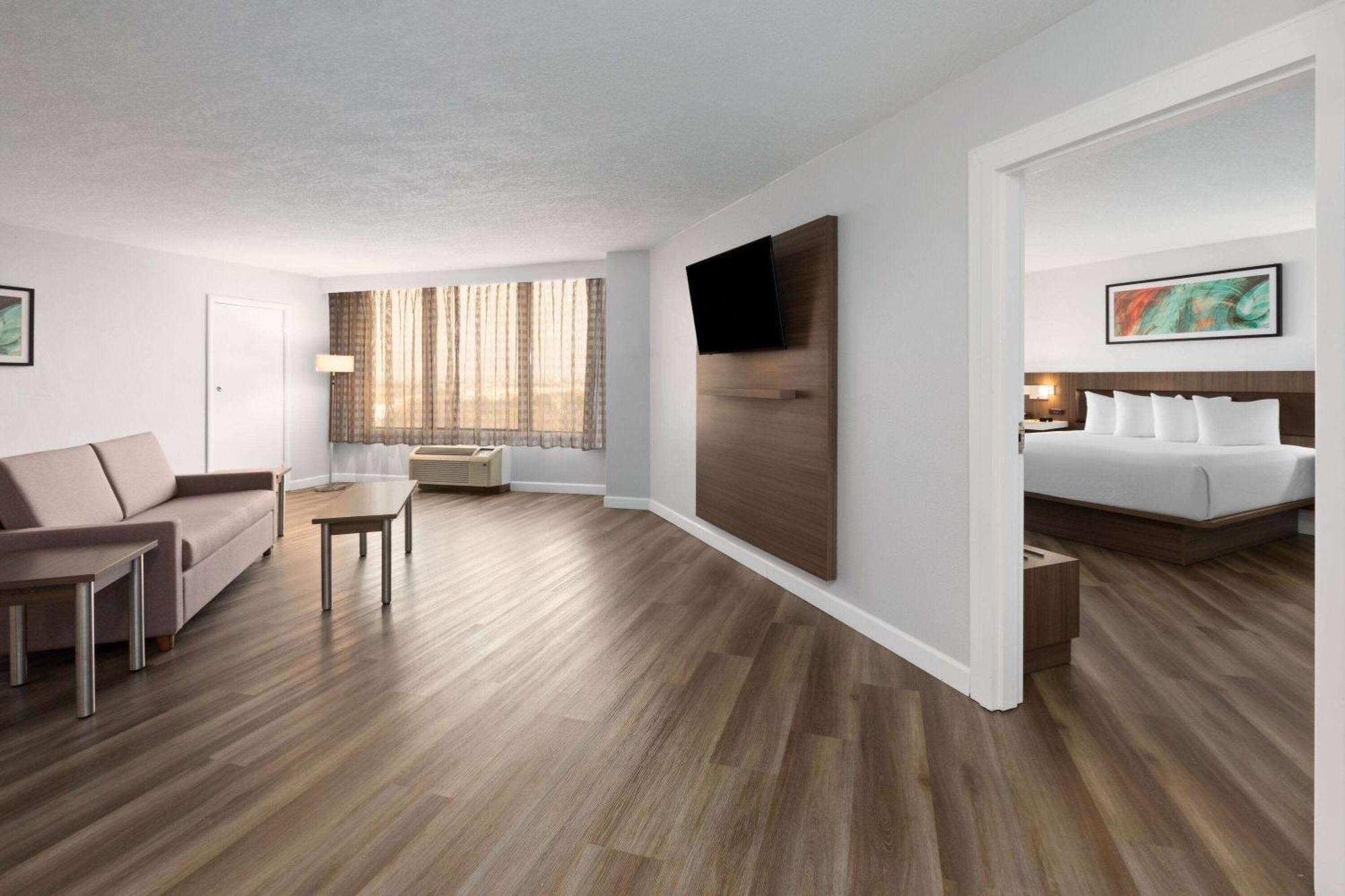Wyndham Garden Norfolk Downtown Hotel Ngoại thất bức ảnh