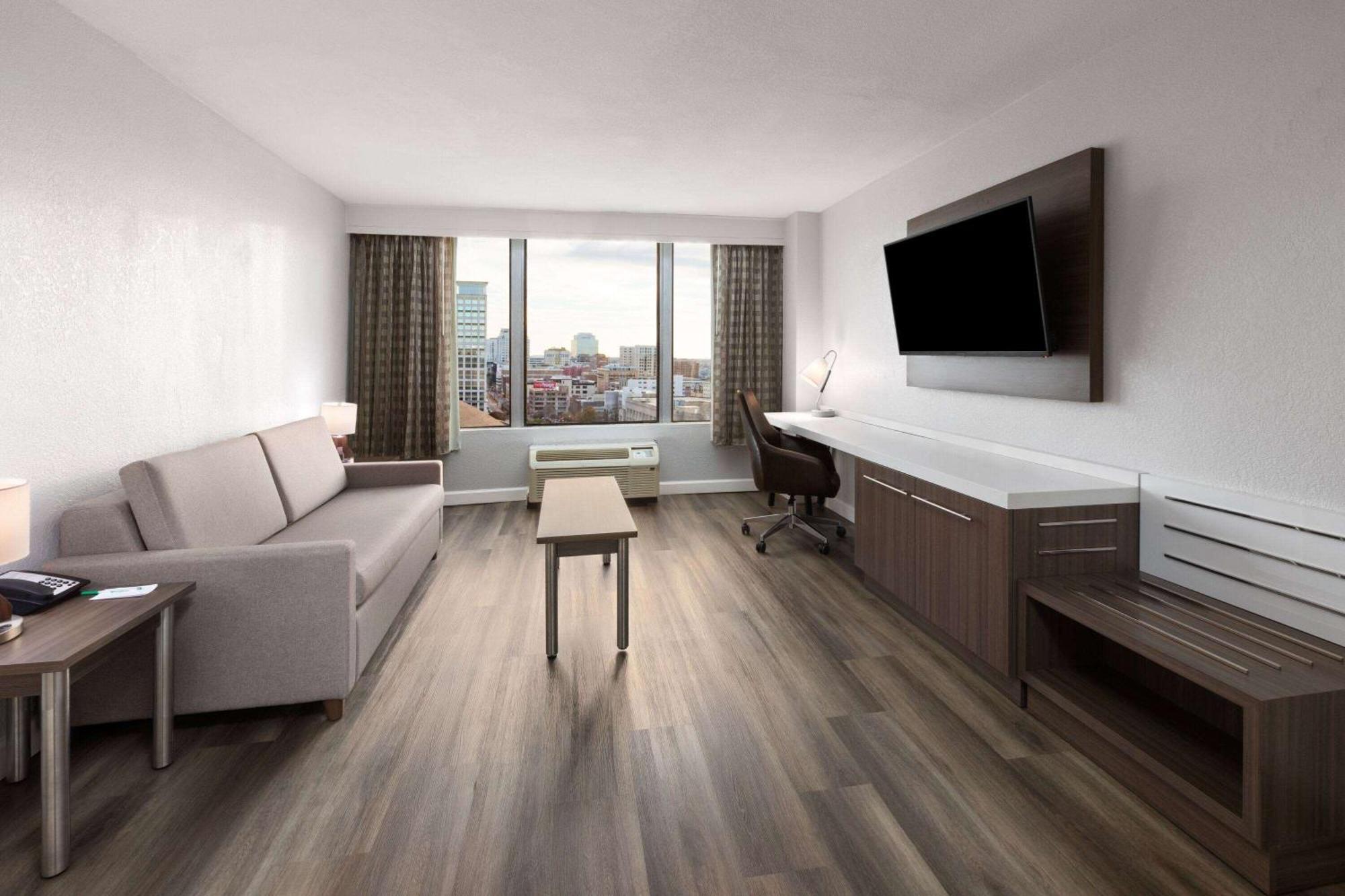Wyndham Garden Norfolk Downtown Hotel Ngoại thất bức ảnh