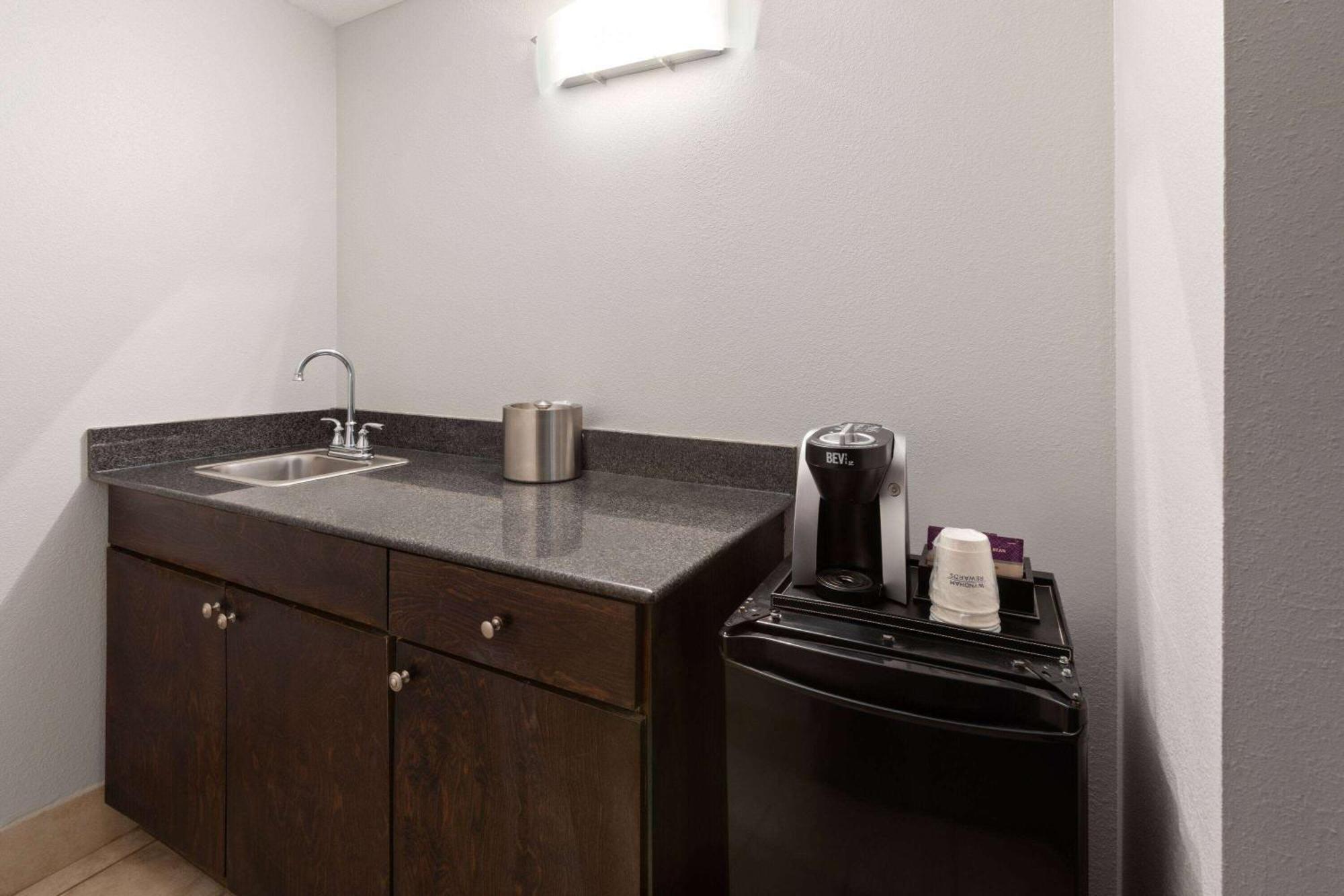 Wyndham Garden Norfolk Downtown Hotel Ngoại thất bức ảnh
