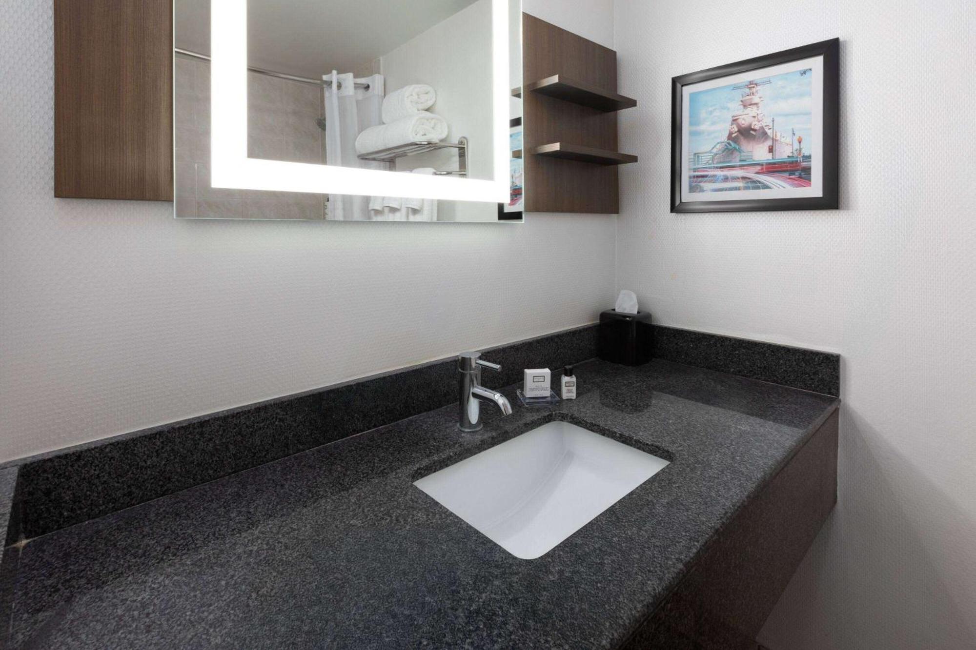 Wyndham Garden Norfolk Downtown Hotel Ngoại thất bức ảnh