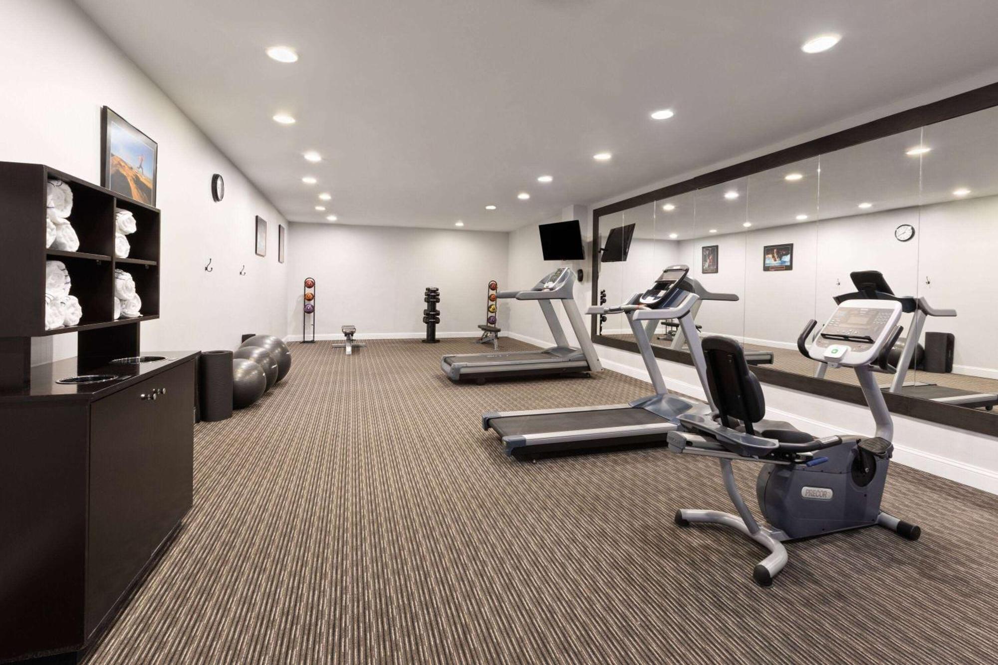 Wyndham Garden Norfolk Downtown Hotel Ngoại thất bức ảnh